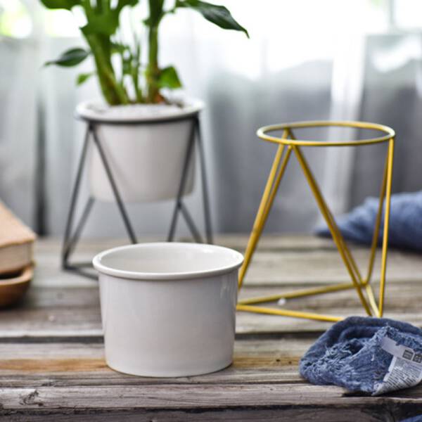 ขาย ชุดกระถางต้นไม้มงคลทรงสามเหลี่ยม Triangle Stand Flower Pot