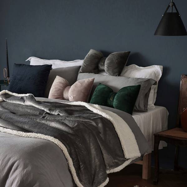ขาย หมอนหนุนแต่งบ้านดีไซน์ไม่เหมือนใคร Ribbon Decorative Pillow ราคา ลด