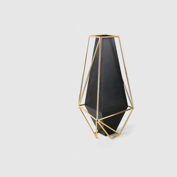 ขาย แจกันสำหรับตกแต่งบ้าน Black and Gold Decorating Vase ลด ราคา พิเศษ