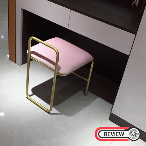 รีวิว เก้าอี้สำหรับโต๊ะเครื่องแป้ง สีชมพู