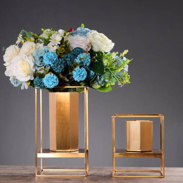 ขาย กระถางต้นไม้สำหรับตกแต่งบ้าน Golden Metal Vase ราคา
