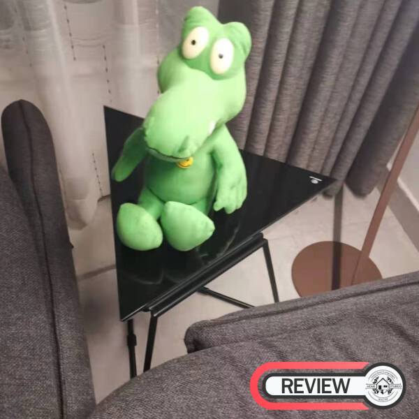 รีวิว โต๊ะข้างห้องรับแขกทรงพีระมิด