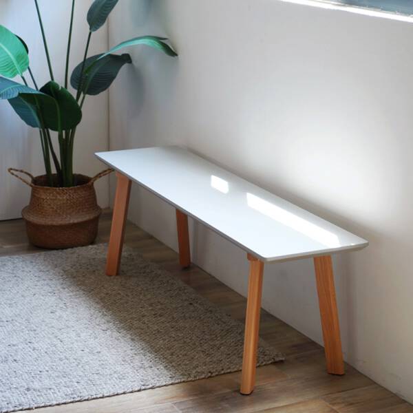 ม้านั่งสไตล์มินิมอลสำหรับแต่งบ้าน สีขาว