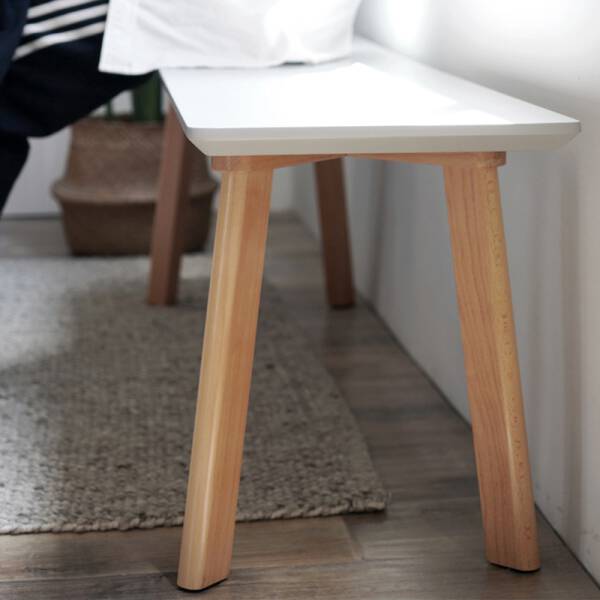 ม้านั่งสไตล์มินิมอลสำหรับแต่งบ้าน สีขาว