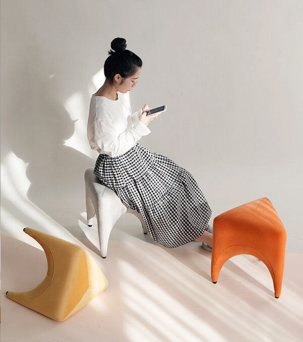 ขาย เก้าอี้ผ้ากำมะหยี่ Tri-Legs Designed Stool