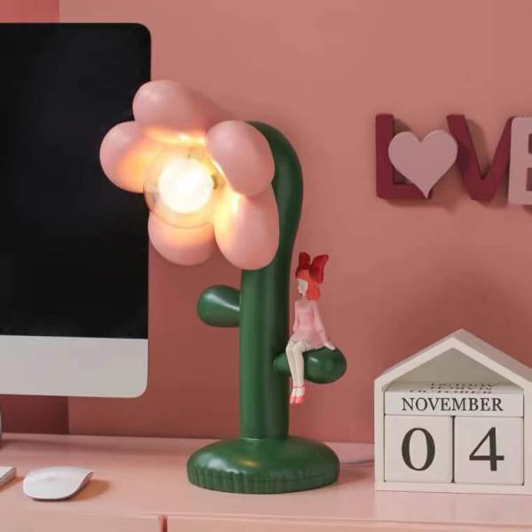 โคมไฟสำหรับตกแต่งบ้าน – Flower Decor Table Lamp III
