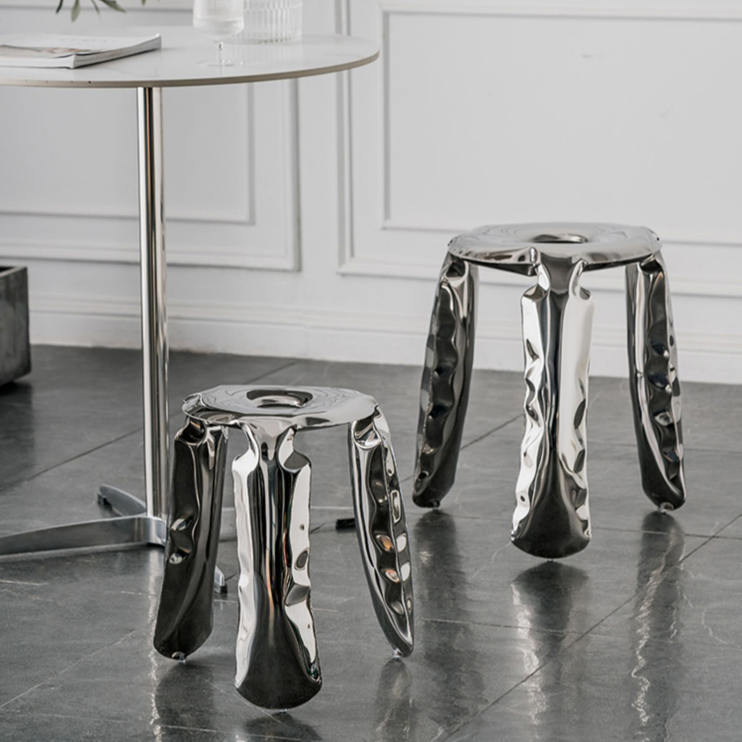 เก้าอี้สำหรับตกแต่งบ้าน – Metallic Designed Decorating Stool III
