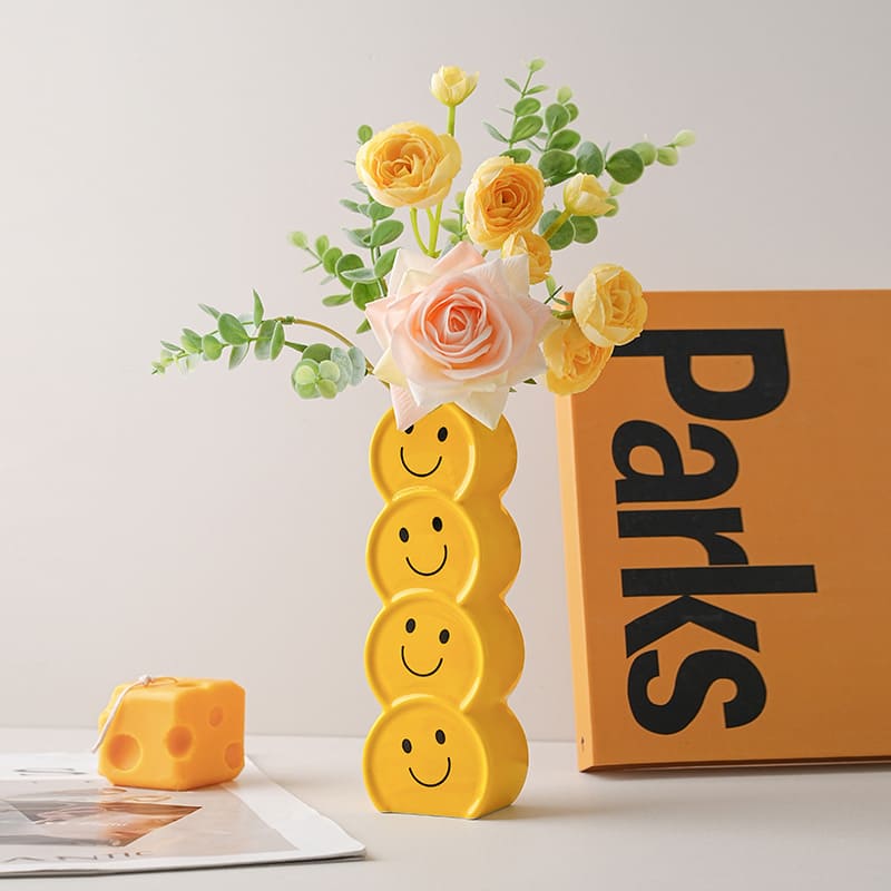 แจกันดอกไม้ตกแต่งบ้าน – Smiley Designed Decor Vase