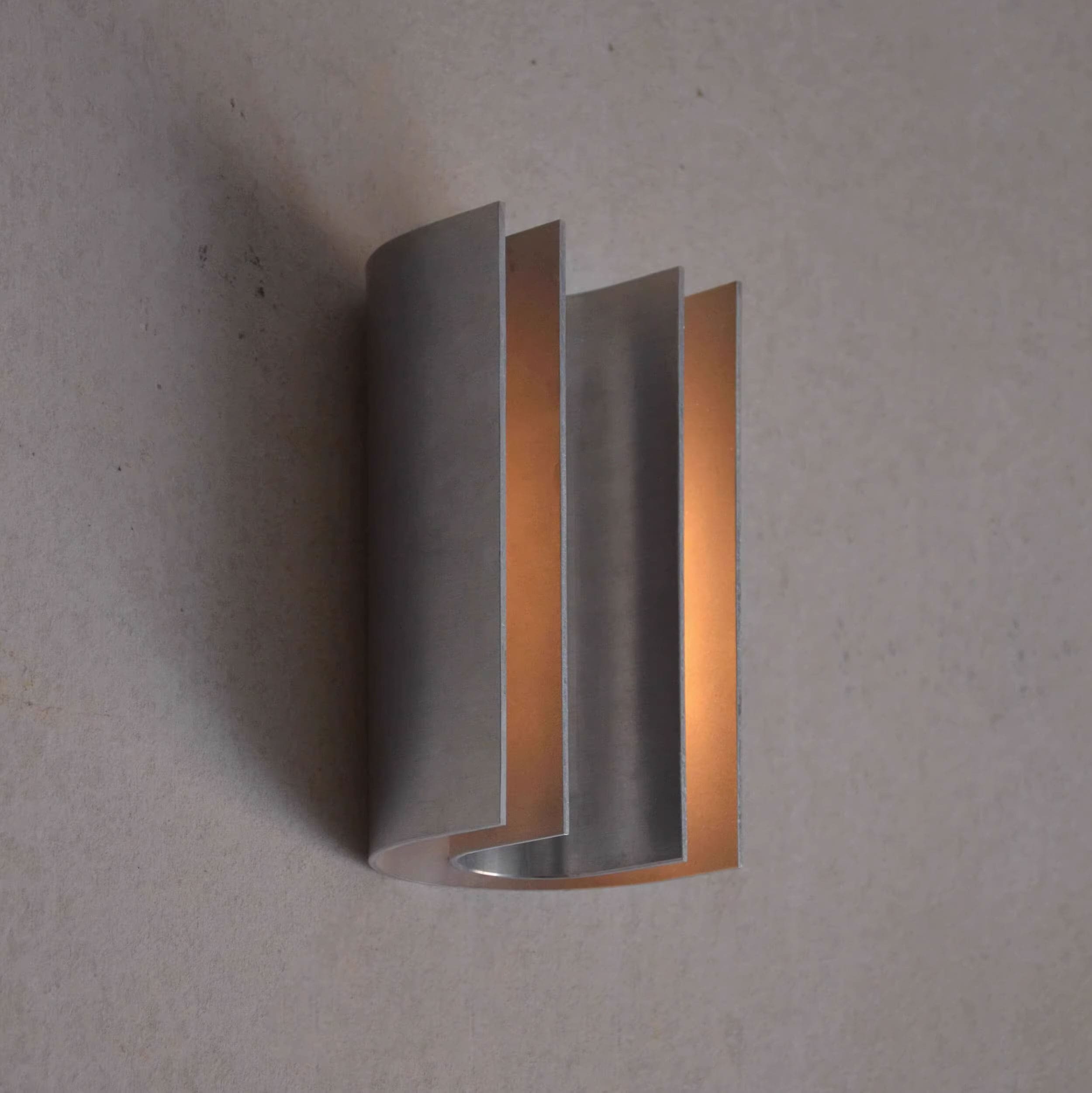 โคมไฟติดผนัง – Louvre Wall Lamp
