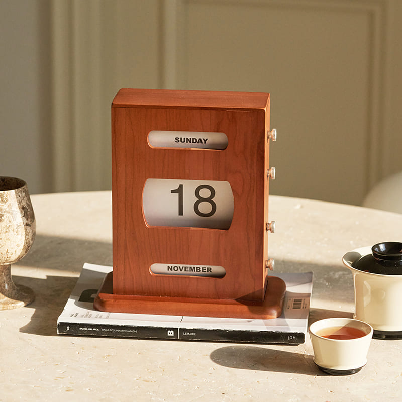 ปฎิทินตั้งโต๊ะตกแต่งบ้าน – Classic Perpetual Wooden Calendar