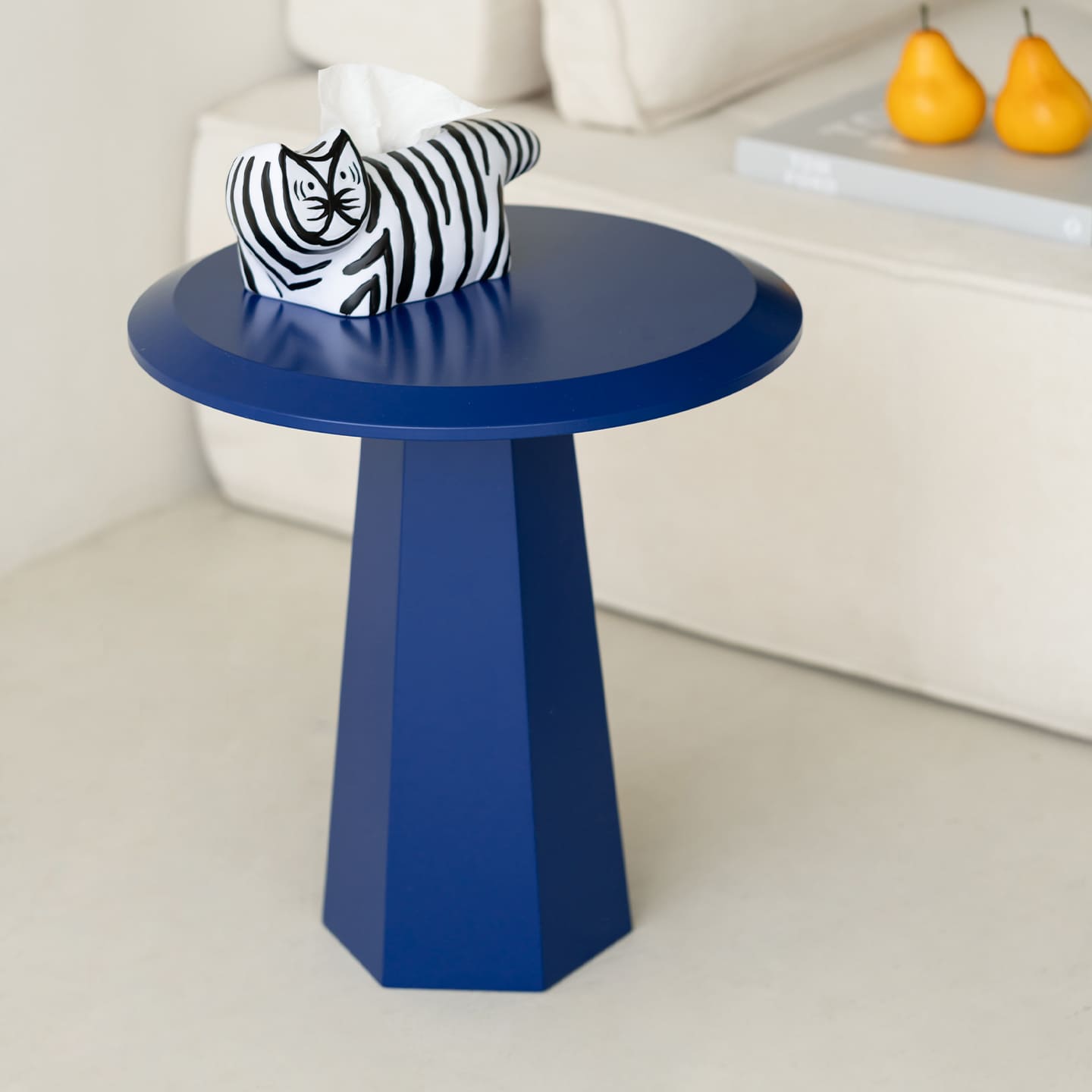 โต๊ะข้างตกแต่งบ้าน – Minimalist Pedestal Side Table