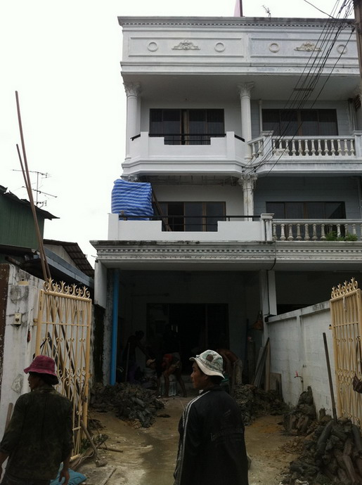 รีวิว “รีโนเวทตึกแถว” จากบ้านเก่าให้กลายเป็นพื้นที่ใช้ชีวิตใหม่ 69 image 101