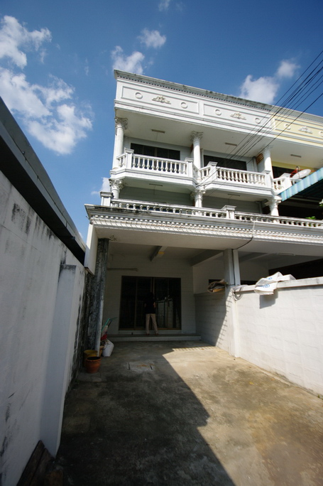 รีวิว “รีโนเวทตึกแถว” จากบ้านเก่าให้กลายเป็นพื้นที่ใช้ชีวิตใหม่ 1 image